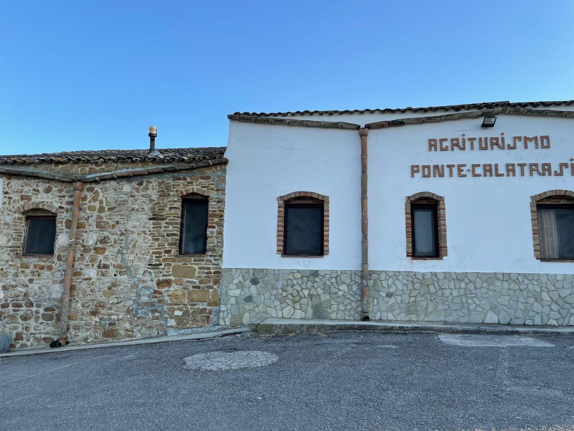 Ponte Calatrasi Agriturismo Roccamena Exterior photo